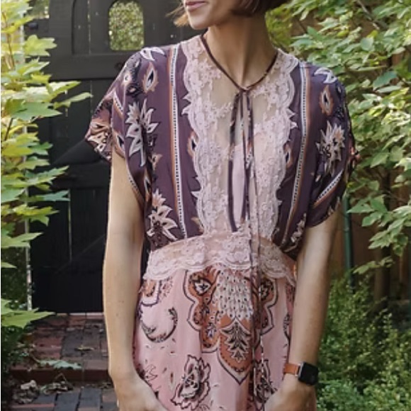 Farm Rio Glam Tapestry Laces Short-Sleeve Maxi Dress - Picture 8 of 16